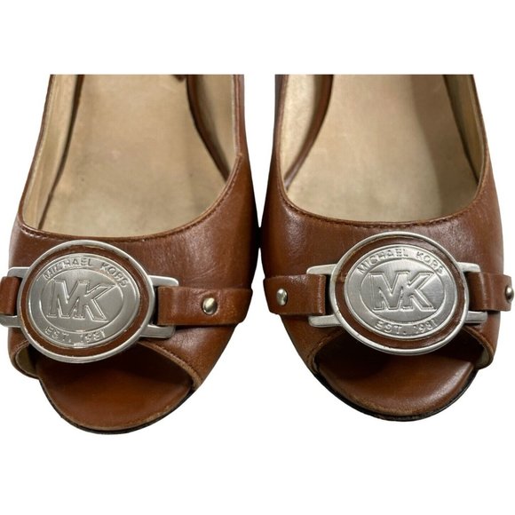 Michael Kors Women’s Brown Leather Peep Toe Logo Medallion Pumps Size 6.5M - Picture 4 of 7